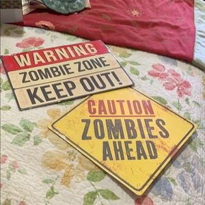 Pair of Zombie 🧟♀️ 🧟♂️ Signs